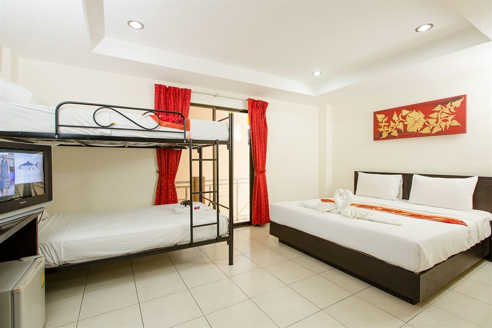 Nirvana Inn Patong Exterior photo